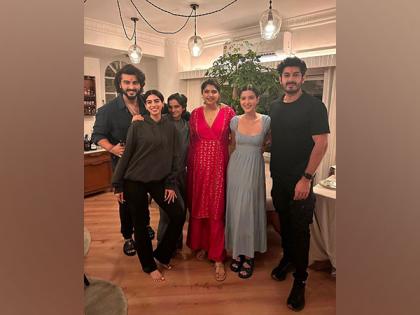 A sneak peek into Arjun Kapoor's Rakhi celebrations with sisters Anshula, Khushi, Rhea, Shanaya | A sneak peek into Arjun Kapoor's Rakhi celebrations with sisters Anshula, Khushi, Rhea, Shanaya