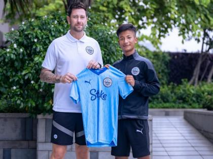 Mumbai City FC complete signing of young winger Seilenthang Lotjem | Mumbai City FC complete signing of young winger Seilenthang Lotjem Mumbai City FC complete signing of young winger Seilenthang Lotjem | Mumbai City FC complete signing of young winger Seilenthang Lotjem