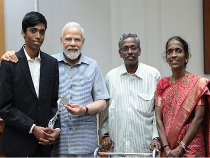 Chess prodigy R Praggnanandhaa along with his parents meet PM Modi | Chess prodigy R Praggnanandhaa along with his parents meet PM Modi Chess prodigy R Praggnanandhaa along with his parents meet PM Modi | Chess prodigy R Praggnanandhaa along with his parents meet PM Modi