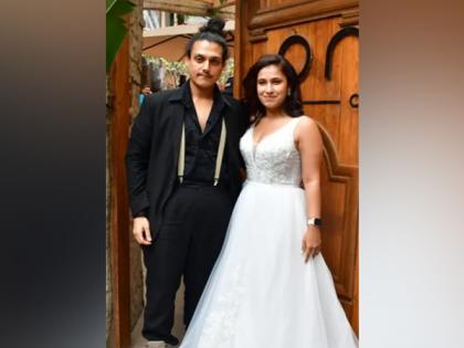 Shahid Kapoor, Mira, Naseeruddin, Supriya Pathak attend Ruhaan Kapoor, Manukriti Pahwa's wedding reception | Shahid Kapoor, Mira, Naseeruddin, Supriya Pathak attend Ruhaan Kapoor, Manukriti Pahwa's wedding reception Shahid Kapoor, Mira, Naseeruddin, Supriya Pathak attend Ruhaan Kapoor, Manukriti Pahwa's wedding reception | Shahid Kapoor, Mira, Naseeruddin, Supriya Pathak attend Ruhaan Kapoor, Manukriti Pahwa's wedding reception