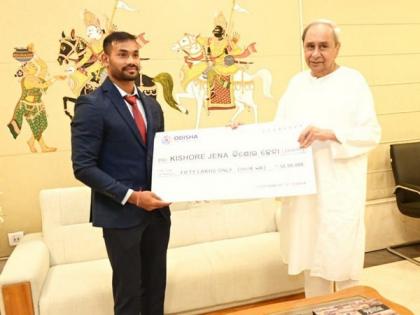 Odisha CM Patnaik felicitates javelin star Kishore Jena with cash award | Odisha CM Patnaik felicitates javelin star Kishore Jena with cash award Odisha CM Patnaik felicitates javelin star Kishore Jena with cash award | Odisha CM Patnaik felicitates javelin star Kishore Jena with cash award