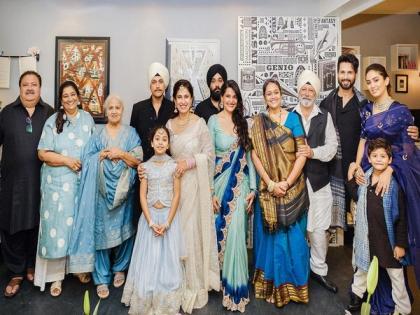 Shahid Kapoor, Mira pose for perfect family picture at half-brother Ruhaan-Manukriti's wedding | Shahid Kapoor, Mira pose for perfect family picture at half-brother Ruhaan-Manukriti's wedding Shahid Kapoor, Mira pose for perfect family picture at half-brother Ruhaan-Manukriti's wedding | Shahid Kapoor, Mira pose for perfect family picture at half-brother Ruhaan-Manukriti's wedding