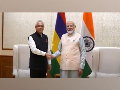 PM Modi holds bilateral meeting with his Mauritius counterpart Pravind Jugnauth | PM Modi holds bilateral meeting with his Mauritius counterpart Pravind Jugnauth PM Modi holds bilateral meeting with his Mauritius counterpart Pravind Jugnauth | PM Modi holds bilateral meeting with his Mauritius counterpart Pravind Jugnauth