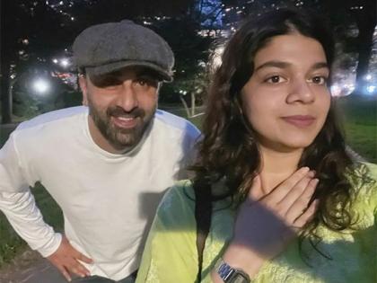 Ranbir Kapoor poses with a fan in classic French beret in New York | Ranbir Kapoor poses with a fan in classic French beret in New York
