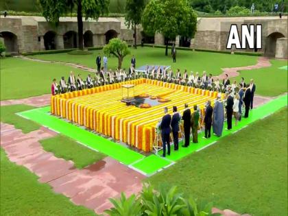 PM Modi along with G20 leaders pay homage to Mahatma Gandhi at Rajghat | PM Modi along with G20 leaders pay homage to Mahatma Gandhi at Rajghat