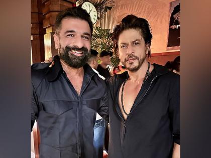 "SRK's hugs are warmest," says 'Jawan' actor Eijaz Khan | "SRK's hugs are warmest," says 'Jawan' actor Eijaz Khan "SRK's hugs are warmest," says 'Jawan' actor Eijaz Khan | "SRK's hugs are warmest," says 'Jawan' actor Eijaz Khan