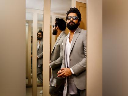 Vicky Kaushal grooves to Karan Aujla’s Punjabi song ‘Chunni Meri Rang De Lalariya’, check out | Vicky Kaushal grooves to Karan Aujla’s Punjabi song ‘Chunni Meri Rang De Lalariya’, check out
