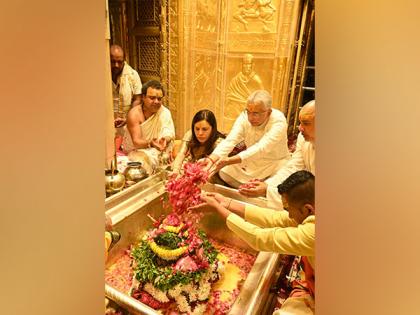 Mauritius PM Jugnauth, his wife offer prayers at Kashi Vishwanath temple in Varanasi | Mauritius PM Jugnauth, his wife offer prayers at Kashi Vishwanath temple in Varanasi