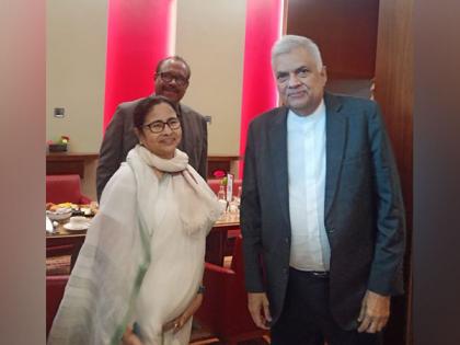 Mamata Banerjee meets Sri Lankan President in Dubai, invites him to business summit in West Bengal | Mamata Banerjee meets Sri Lankan President in Dubai, invites him to business summit in West Bengal