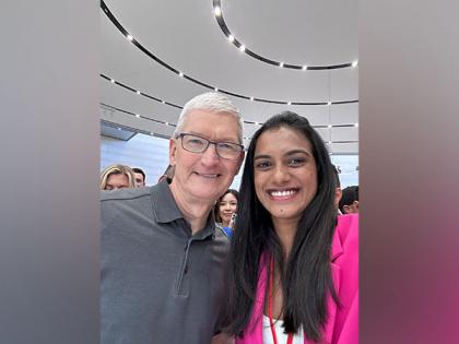 PV Sindhu attends Apple event, offers to play badminton with Tim Cook | PV Sindhu attends Apple event, offers to play badminton with Tim Cook PV Sindhu attends Apple event, offers to play badminton with Tim Cook | PV Sindhu attends Apple event, offers to play badminton with Tim Cook