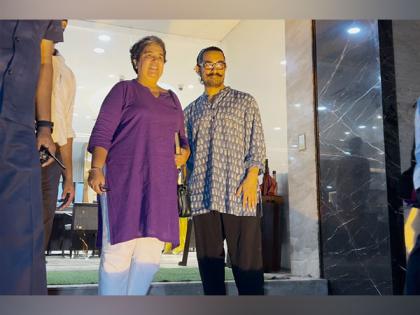 Aamir Khan snapped with ex-wife Reena Dutta in Mumbai, check out pics | Aamir Khan snapped with ex-wife Reena Dutta in Mumbai, check out pics