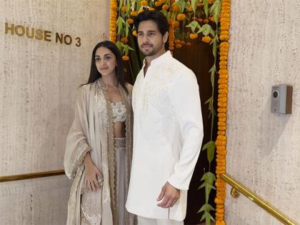 Sidharth, Kiara ace ethnic fashion game on Day 1 of Ganesh Chaturthi | Sidharth, Kiara ace ethnic fashion game on Day 1 of Ganesh Chaturthi Sidharth, Kiara ace ethnic fashion game on Day 1 of Ganesh Chaturthi | Sidharth, Kiara ace ethnic fashion game on Day 1 of Ganesh Chaturthi