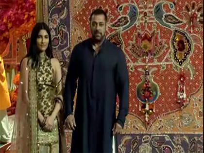 Salman, Shahid, Ajay Devgn spotted at Ambani's Ganesh Chaturthi celebrations | Salman, Shahid, Ajay Devgn spotted at Ambani's Ganesh Chaturthi celebrations Salman, Shahid, Ajay Devgn spotted at Ambani's Ganesh Chaturthi celebrations | Salman, Shahid, Ajay Devgn spotted at Ambani's Ganesh Chaturthi celebrations