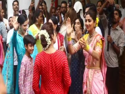 Shilpa Shetty dances her heart out as she bids farewell to Lord Ganesha | Shilpa Shetty dances her heart out as she bids farewell to Lord Ganesha Shilpa Shetty dances her heart out as she bids farewell to Lord Ganesha | Shilpa Shetty dances her heart out as she bids farewell to Lord Ganesha