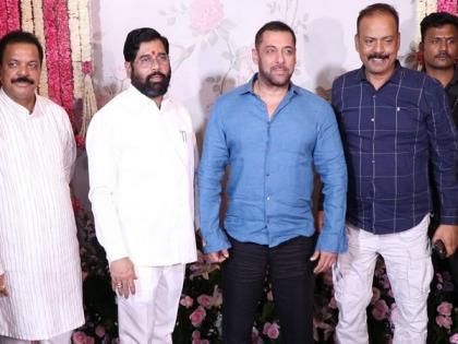 Salman Khan, CM Eknath Shinde arrive at Arpita Khan Sharma’s residence for Ganpati celebrations | Salman Khan, CM Eknath Shinde arrive at Arpita Khan Sharma’s residence for Ganpati celebrations Salman Khan, CM Eknath Shinde arrive at Arpita Khan Sharma’s residence for Ganpati celebrations | Salman Khan, CM Eknath Shinde arrive at Arpita Khan Sharma’s residence for Ganpati celebrations
