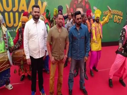 Salman Khan unveils trailer of Gippy Grewal’s comedy film ‘Maujaan Hi Maujaan’ | Salman Khan unveils trailer of Gippy Grewal’s comedy film ‘Maujaan Hi Maujaan’ Salman Khan unveils trailer of Gippy Grewal’s comedy film ‘Maujaan Hi Maujaan’ | Salman Khan unveils trailer of Gippy Grewal’s comedy film ‘Maujaan Hi Maujaan’