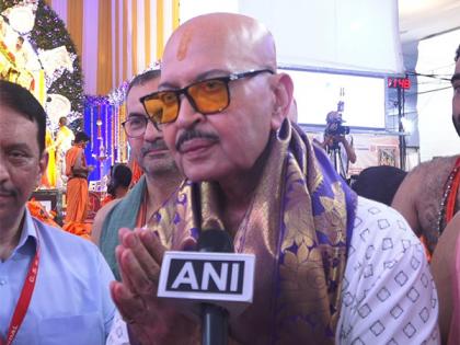Rakesh Roshan seeks blessings of Lord Ganesha, says "Ganesha idol is absolutely majestic" | Rakesh Roshan seeks blessings of Lord Ganesha, says "Ganesha idol is absolutely majestic" Rakesh Roshan seeks blessings of Lord Ganesha, says "Ganesha idol is absolutely majestic" | Rakesh Roshan seeks blessings of Lord Ganesha, says "Ganesha idol is absolutely majestic"