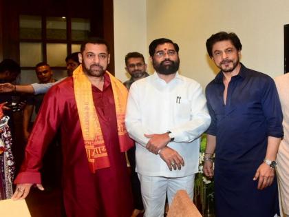 Shah Rukh Khan, Salman Khan attend Ganpati puja at Maharashtra CM Eknath Shinde's residence | Shah Rukh Khan, Salman Khan attend Ganpati puja at Maharashtra CM Eknath Shinde's residence Shah Rukh Khan, Salman Khan attend Ganpati puja at Maharashtra CM Eknath Shinde's residence | Shah Rukh Khan, Salman Khan attend Ganpati puja at Maharashtra CM Eknath Shinde's residence