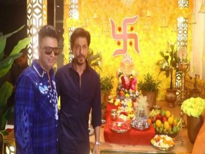 Shah Rukh Khan visits Bhushan Kumar’s office to seek blessings of Lord Ganesha | Shah Rukh Khan visits Bhushan Kumar’s office to seek blessings of Lord Ganesha
