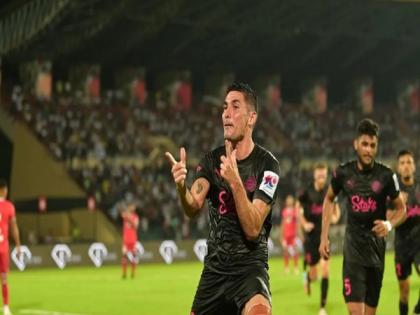 ISL: Mumbai City FC edge past NorthEast United 2-1 | ISL: Mumbai City FC edge past NorthEast United 2-1 ISL: Mumbai City FC edge past NorthEast United 2-1 | ISL: Mumbai City FC edge past NorthEast United 2-1