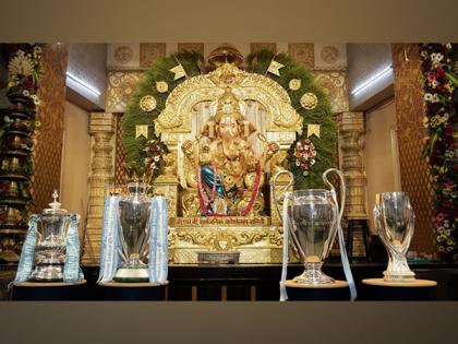Manchester City treble trophy tour arrives in Mumbai  | Manchester City treble trophy tour arrives in Mumbai 