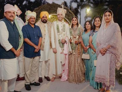 Newlyweds Raghav Chadha, Parineeti Chopra pose with CMs Kejriwal, Bhagwant Mann, see pic | Newlyweds Raghav Chadha, Parineeti Chopra pose with CMs Kejriwal, Bhagwant Mann, see pic Newlyweds Raghav Chadha, Parineeti Chopra pose with CMs Kejriwal, Bhagwant Mann, see pic | Newlyweds Raghav Chadha, Parineeti Chopra pose with CMs Kejriwal, Bhagwant Mann, see pic