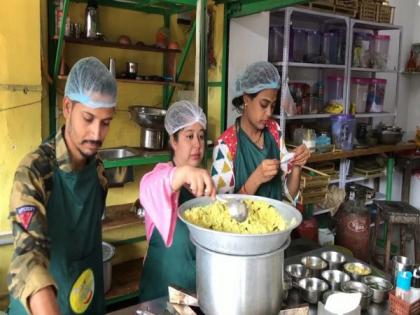 Ten hearing- and speech-impaired people open a restaurant in Jabalpur | Ten hearing- and speech-impaired people open a restaurant in Jabalpur Ten hearing- and speech-impaired people open a restaurant in Jabalpur | Ten hearing- and speech-impaired people open a restaurant in Jabalpur