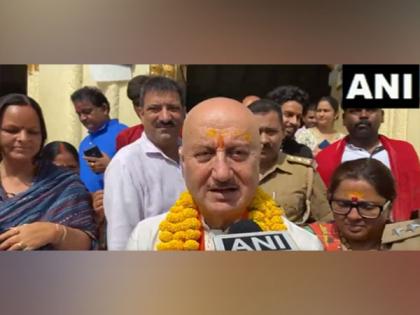 Anupam Kher visits Kanak Bhawan temple in Ayodhya | Anupam Kher visits Kanak Bhawan temple in Ayodhya Anupam Kher visits Kanak Bhawan temple in Ayodhya | Anupam Kher visits Kanak Bhawan temple in Ayodhya
