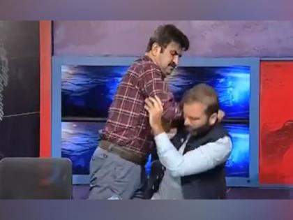 Pakistan: PML-N Senator files FIR against Imran Khan's lawyer after fistfight on television channel | Pakistan: PML-N Senator files FIR against Imran Khan's lawyer after fistfight on television channel Pakistan: PML-N Senator files FIR against Imran Khan's lawyer after fistfight on television channel | Pakistan: PML-N Senator files FIR against Imran Khan's lawyer after fistfight on television channel