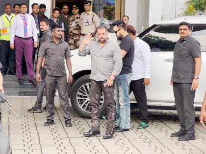 Airport diaries: Salman looks dapper at private jet terminal in Kalina | Airport diaries: Salman looks dapper at private jet terminal in Kalina Airport diaries: Salman looks dapper at private jet terminal in Kalina | Airport diaries: Salman looks dapper at private jet terminal in Kalina