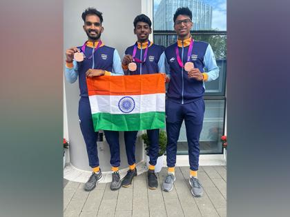 Anurag Thakur congratulates Indian men's, women's skating teams for bronze medal wins | Anurag Thakur congratulates Indian men's, women's skating teams for bronze medal wins Anurag Thakur congratulates Indian men's, women's skating teams for bronze medal wins | Anurag Thakur congratulates Indian men's, women's skating teams for bronze medal wins