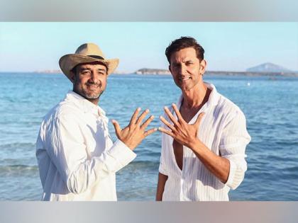 Hrithik Roshan, Siddharth Anand mark 10 years of collaboration, drop 'Fighter' picture | Hrithik Roshan, Siddharth Anand mark 10 years of collaboration, drop 'Fighter' picture Hrithik Roshan, Siddharth Anand mark 10 years of collaboration, drop 'Fighter' picture | Hrithik Roshan, Siddharth Anand mark 10 years of collaboration, drop 'Fighter' picture