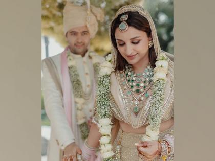 Parineeti Chopra receives grand welcome at Raghav Chadha's house | Parineeti Chopra receives grand welcome at Raghav Chadha's house Parineeti Chopra receives grand welcome at Raghav Chadha's house | Parineeti Chopra receives grand welcome at Raghav Chadha's house