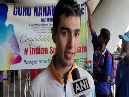 Indian Squash players receive warm welcome in Chennai after Asian Games medal haul | Indian Squash players receive warm welcome in Chennai after Asian Games medal haul Indian Squash players receive warm welcome in Chennai after Asian Games medal haul | Indian Squash players receive warm welcome in Chennai after Asian Games medal haul
