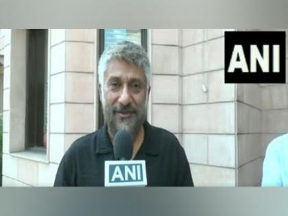 Vivek Agnihotri meets with Uttar Pradesh CM Adityanath, requests 'The Vaccine War' screening for students | Vivek Agnihotri meets with Uttar Pradesh CM Adityanath, requests 'The Vaccine War' screening for students Vivek Agnihotri meets with Uttar Pradesh CM Adityanath, requests 'The Vaccine War' screening for students | Vivek Agnihotri meets with Uttar Pradesh CM Adityanath, requests 'The Vaccine War' screening for students