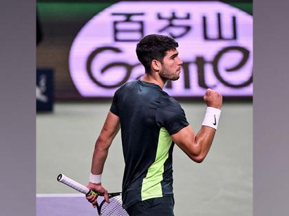 Carlos Alcaraz continues winning run in Shanghai, fends off Daniel Evansto reach R16 | Carlos Alcaraz continues winning run in Shanghai, fends off Daniel Evansto reach R16