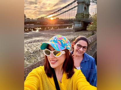 Sara Ali Khan shares pics from her holiday with Amrita Singh | Sara Ali Khan shares pics from her holiday with Amrita Singh Sara Ali Khan shares pics from her holiday with Amrita Singh | Sara Ali Khan shares pics from her holiday with Amrita Singh