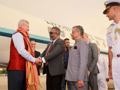 Jaishankar reaches Colombo, to take part in Indian Ocean Rim Association ministers' meeting | Jaishankar reaches Colombo, to take part in Indian Ocean Rim Association ministers' meeting Jaishankar reaches Colombo, to take part in Indian Ocean Rim Association ministers' meeting | Jaishankar reaches Colombo, to take part in Indian Ocean Rim Association ministers' meeting
