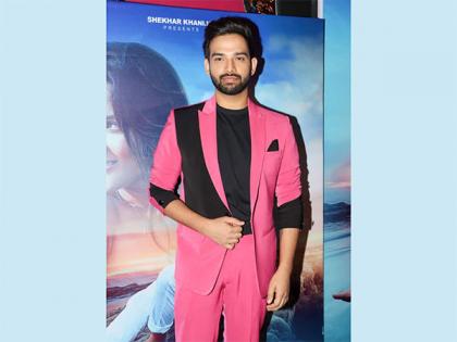 Let the melodious voice of Shekhar Khanijo transport you to another world in his newest single 'Aankhein Kajal.' Get ready to be enchanted! | Let the melodious voice of Shekhar Khanijo transport you to another world in his newest single 'Aankhein Kajal.' Get ready to be enchanted! Let the melodious voice of Shekhar Khanijo transport you to another world in his newest single 'Aankhein Kajal.' Get ready to be enchanted! | Let the melodious voice of Shekhar Khanijo transport you to another world in his newest single 'Aankhein Kajal.' Get ready to be enchanted!