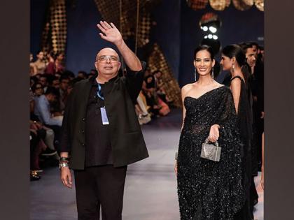 Lakme Fashion Week 2023: Tarun Tahiliani's collection was all about "celebration of self expression" | Lakme Fashion Week 2023: Tarun Tahiliani's collection was all about "celebration of self expression"