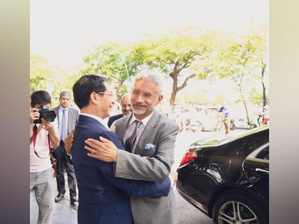 EAM Jaishankar arrives in Vietnam for official visit, to co-chair 18th Joint Commission meet | EAM Jaishankar arrives in Vietnam for official visit, to co-chair 18th Joint Commission meet EAM Jaishankar arrives in Vietnam for official visit, to co-chair 18th Joint Commission meet | EAM Jaishankar arrives in Vietnam for official visit, to co-chair 18th Joint Commission meet