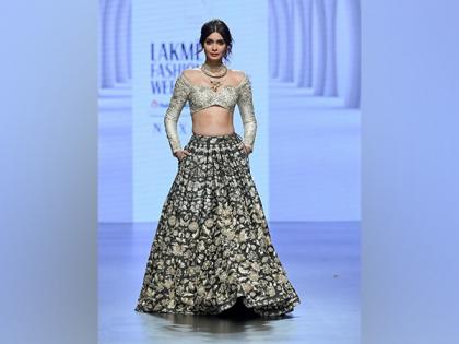 Diana Penty turns showstopper in ethnic lehenga at Lakme Fashion Week 2023 | Diana Penty turns showstopper in ethnic lehenga at Lakme Fashion Week 2023 Diana Penty turns showstopper in ethnic lehenga at Lakme Fashion Week 2023 | Diana Penty turns showstopper in ethnic lehenga at Lakme Fashion Week 2023