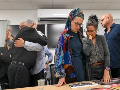 Netanyahu meets families of missing, captive Israelis after Hamas' assault | Netanyahu meets families of missing, captive Israelis after Hamas' assault Netanyahu meets families of missing, captive Israelis after Hamas' assault | Netanyahu meets families of missing, captive Israelis after Hamas' assault