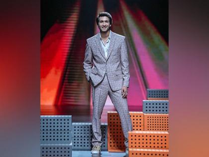 Shantanu Maheshwari grabs everyone's attention as he walks ramp in style at LFW 2023 | Shantanu Maheshwari grabs everyone's attention as he walks ramp in style at LFW 2023 Shantanu Maheshwari grabs everyone's attention as he walks ramp in style at LFW 2023 | Shantanu Maheshwari grabs everyone's attention as he walks ramp in style at LFW 2023