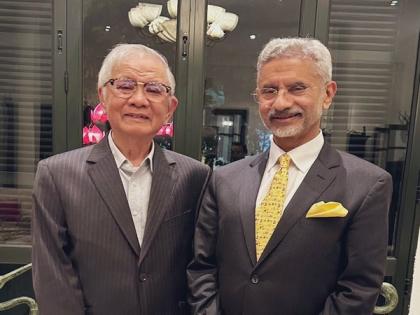 EAM Jaishankar meets former Vietnamese Foreign Minister Nguyen Dy Nien, a BHU alumnus | EAM Jaishankar meets former Vietnamese Foreign Minister Nguyen Dy Nien, a BHU alumnus EAM Jaishankar meets former Vietnamese Foreign Minister Nguyen Dy Nien, a BHU alumnus | EAM Jaishankar meets former Vietnamese Foreign Minister Nguyen Dy Nien, a BHU alumnus