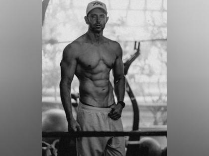 "I don't depend on one shape": Hrithik Roshan shares glimpse of his fitness journey | "I don't depend on one shape": Hrithik Roshan shares glimpse of his fitness journey "I don't depend on one shape": Hrithik Roshan shares glimpse of his fitness journey | "I don't depend on one shape": Hrithik Roshan shares glimpse of his fitness journey