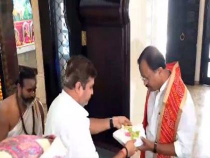 Union Minister Muraleedharan visits historic Shiva temple in Oman | Union Minister Muraleedharan visits historic Shiva temple in Oman Union Minister Muraleedharan visits historic Shiva temple in Oman | Union Minister Muraleedharan visits historic Shiva temple in Oman