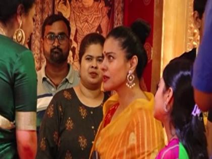 Kajol exudes elegance in yellow saree as she visits Durga Puja pandal in Mumbai | Kajol exudes elegance in yellow saree as she visits Durga Puja pandal in Mumbai Kajol exudes elegance in yellow saree as she visits Durga Puja pandal in Mumbai | Kajol exudes elegance in yellow saree as she visits Durga Puja pandal in Mumbai