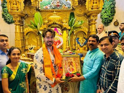 Tiger Shroff seeks blessings at Siddhivinayak Temple | Tiger Shroff seeks blessings at Siddhivinayak Temple Tiger Shroff seeks blessings at Siddhivinayak Temple | Tiger Shroff seeks blessings at Siddhivinayak Temple