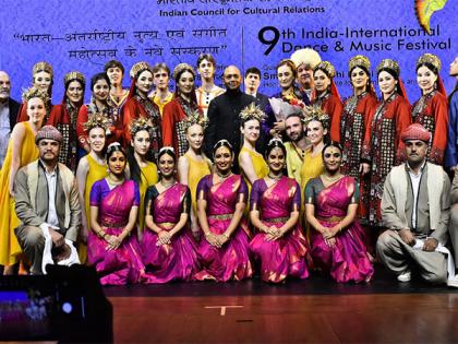 Foreign, Indian artists perform 'Vasudhaiva Kutumbakam' at India International Dance and Music Festival | Foreign, Indian artists perform 'Vasudhaiva Kutumbakam' at India International Dance and Music Festival